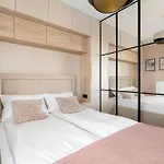 דירה Sky Eleven - Parking & Balcony By Renters Prestige *