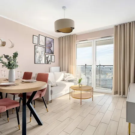 Sky Eleven - Parking & Balcony By Renters Prestige بوزنان