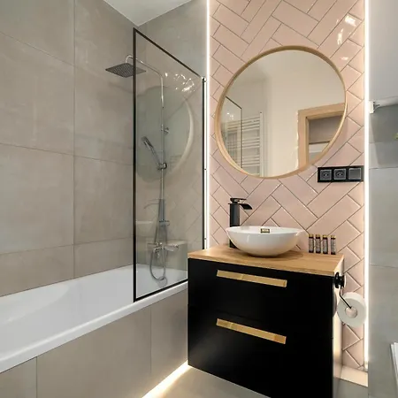 Apartment Sky Eleven - Parking & Balcony By Renters Prestige Posen