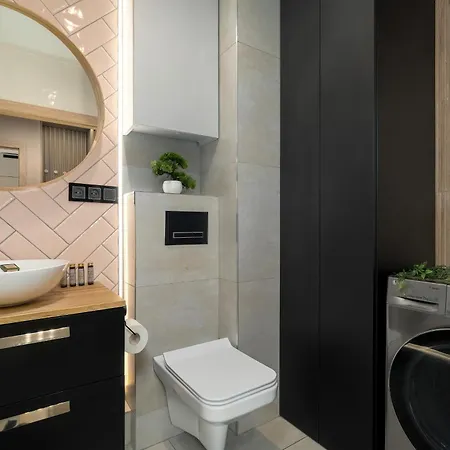 Sky Eleven - Parking & Balcony By Renters Prestige